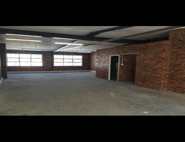 261M² OFFICE TO LET IN WOODSTOCK